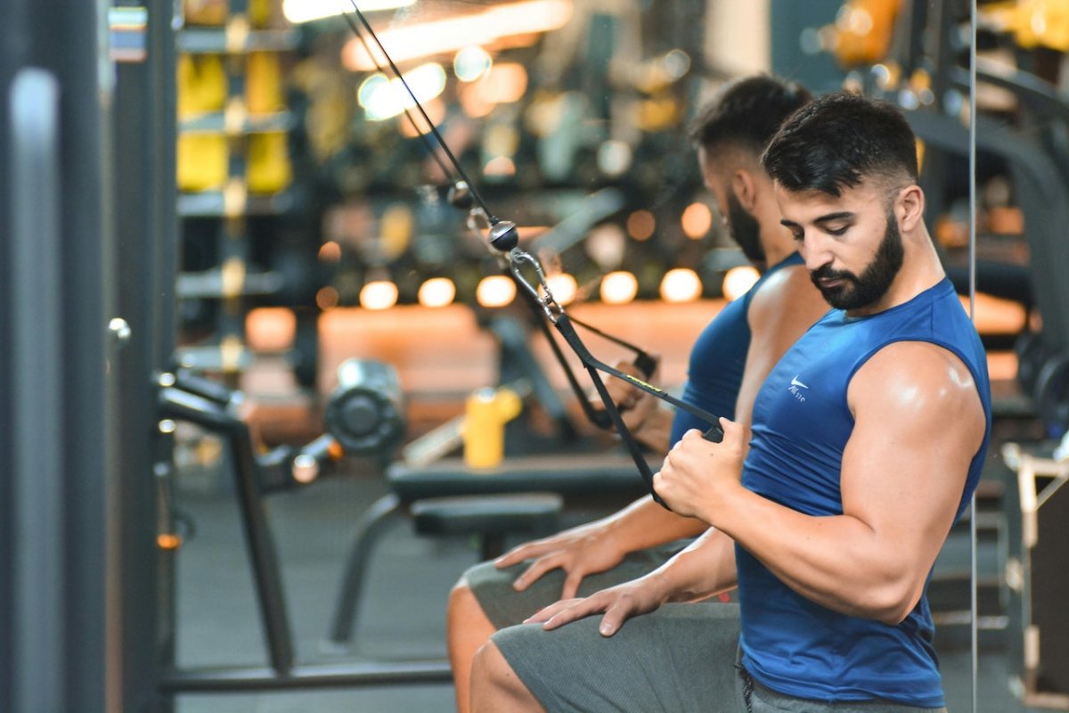 How Mirrors Impact Posture and Injury Prevention in Workouts - Mirrors Delivered