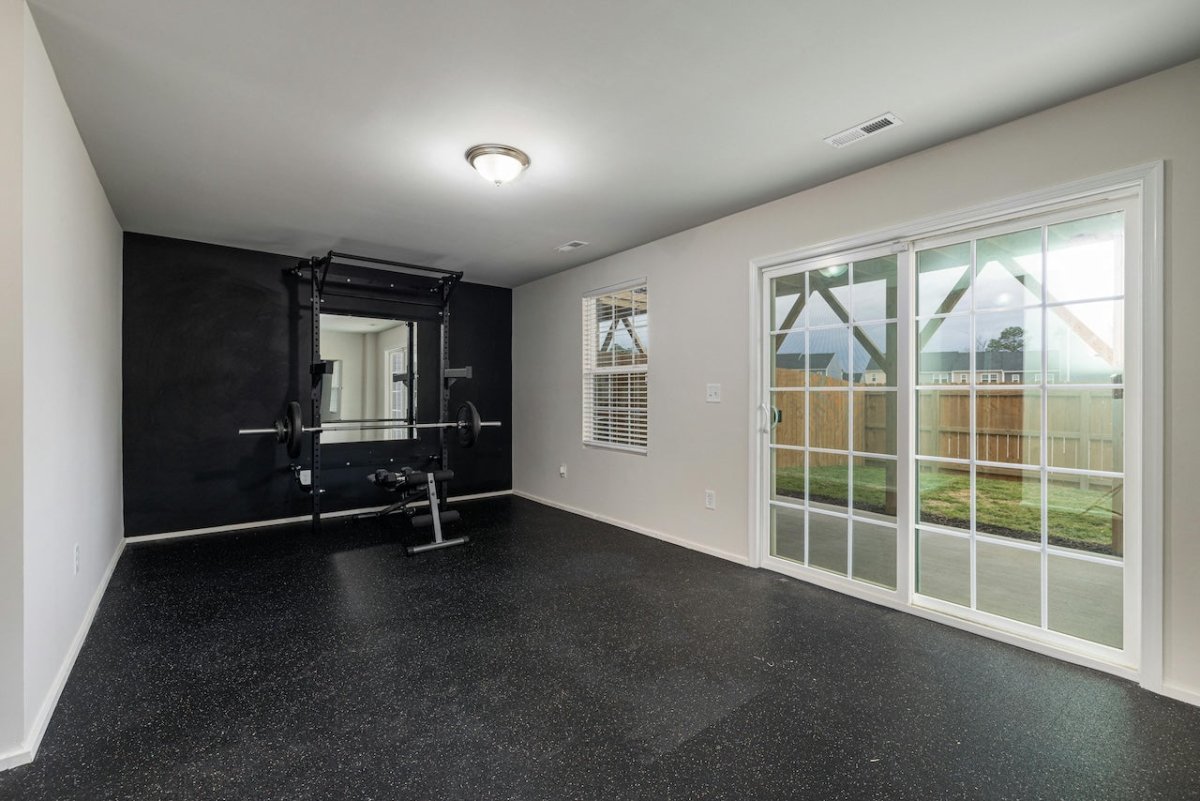 Upgrade Your Apartment Gym with Mirrors: Luxury & Style - Mirrors Delivered