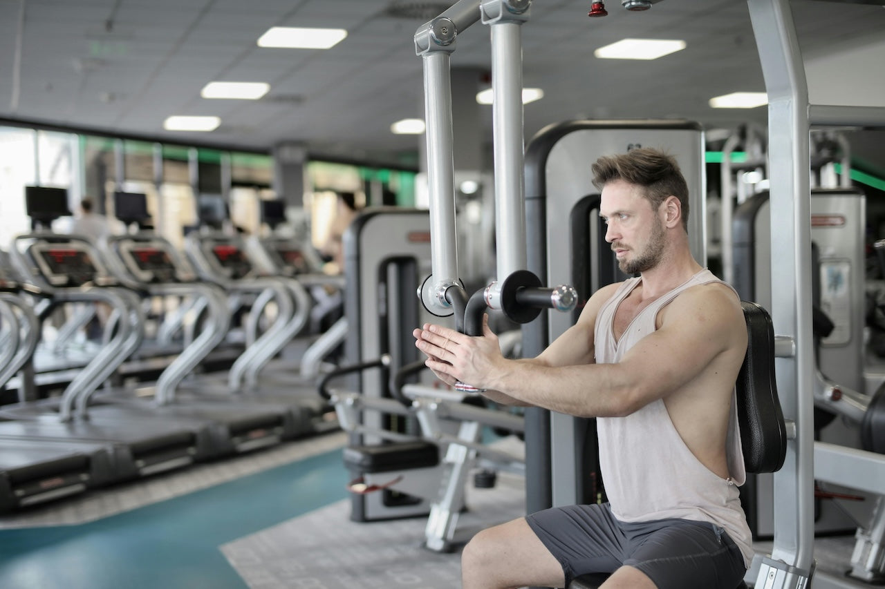 Man working out in a gym, symbolizing fitness trends