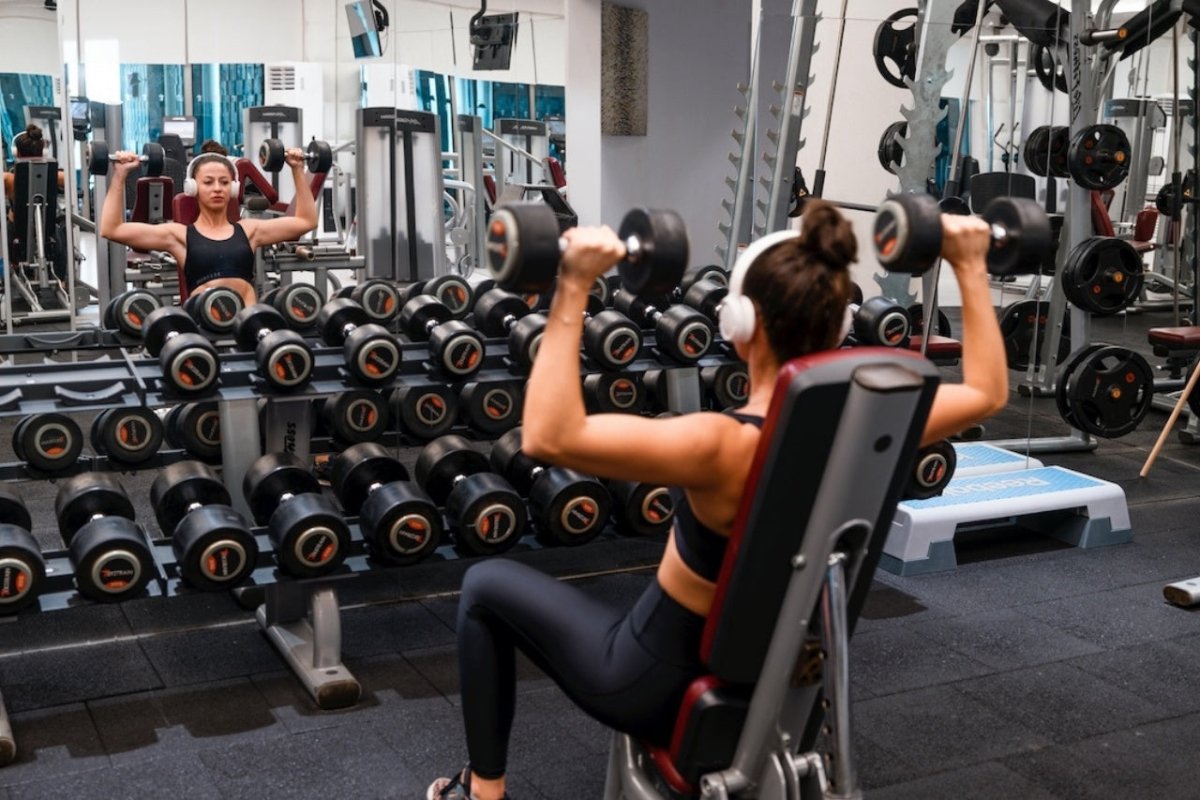 How Gym Mirrors Improve Weightlifting Form - Mirrors Delivered